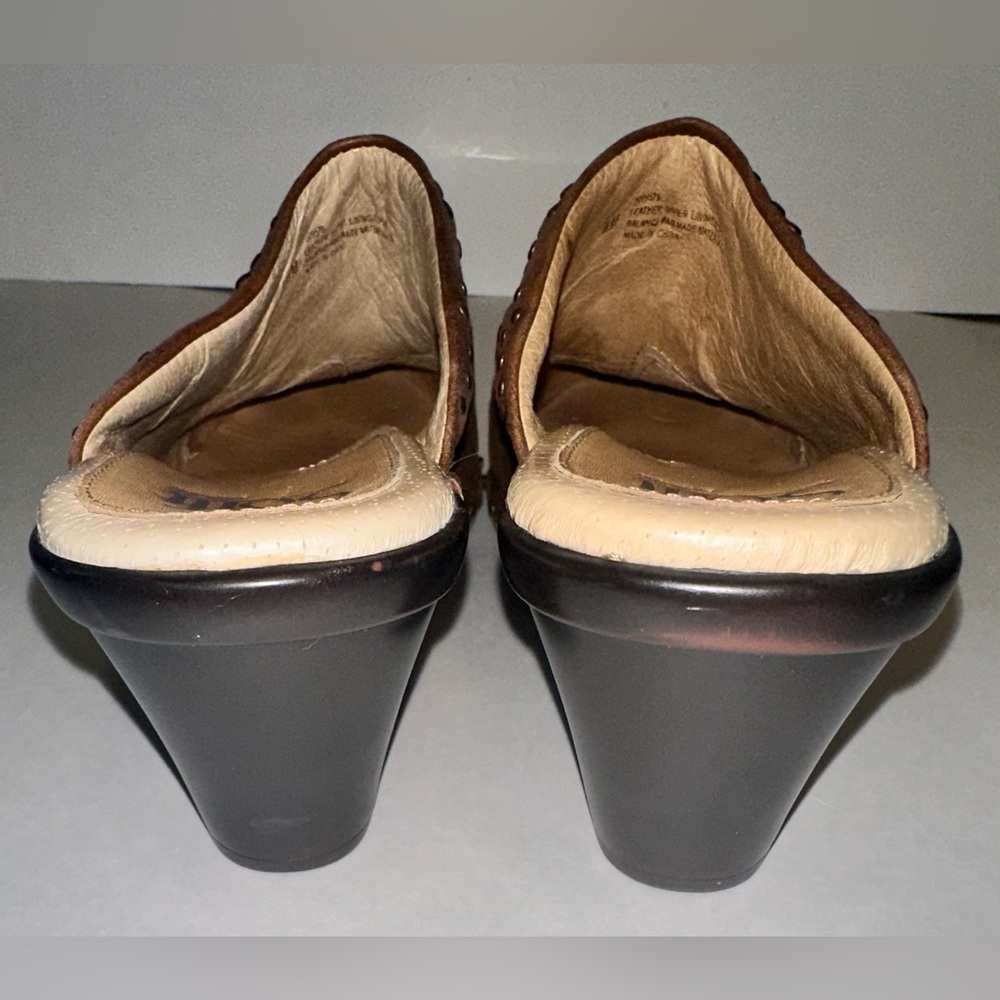 Sofft Langston Studded Carmel Brown Leather Womens Size 8M Clogs Mules 2.5” Heel - Picture 5 of 8